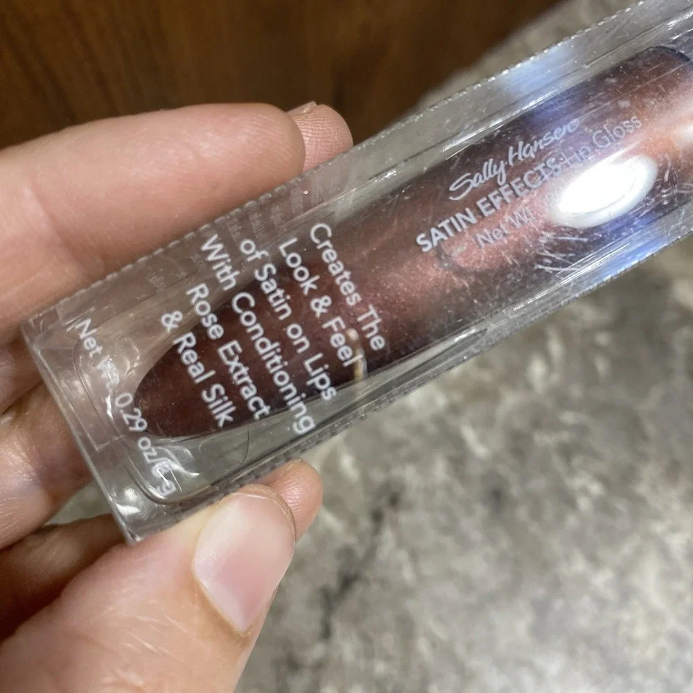 Sally Hansen‎ SATIN EFFECTS LIP GLOSS Feels Like Satin ~ 6646-45 SEXY ~ NEW